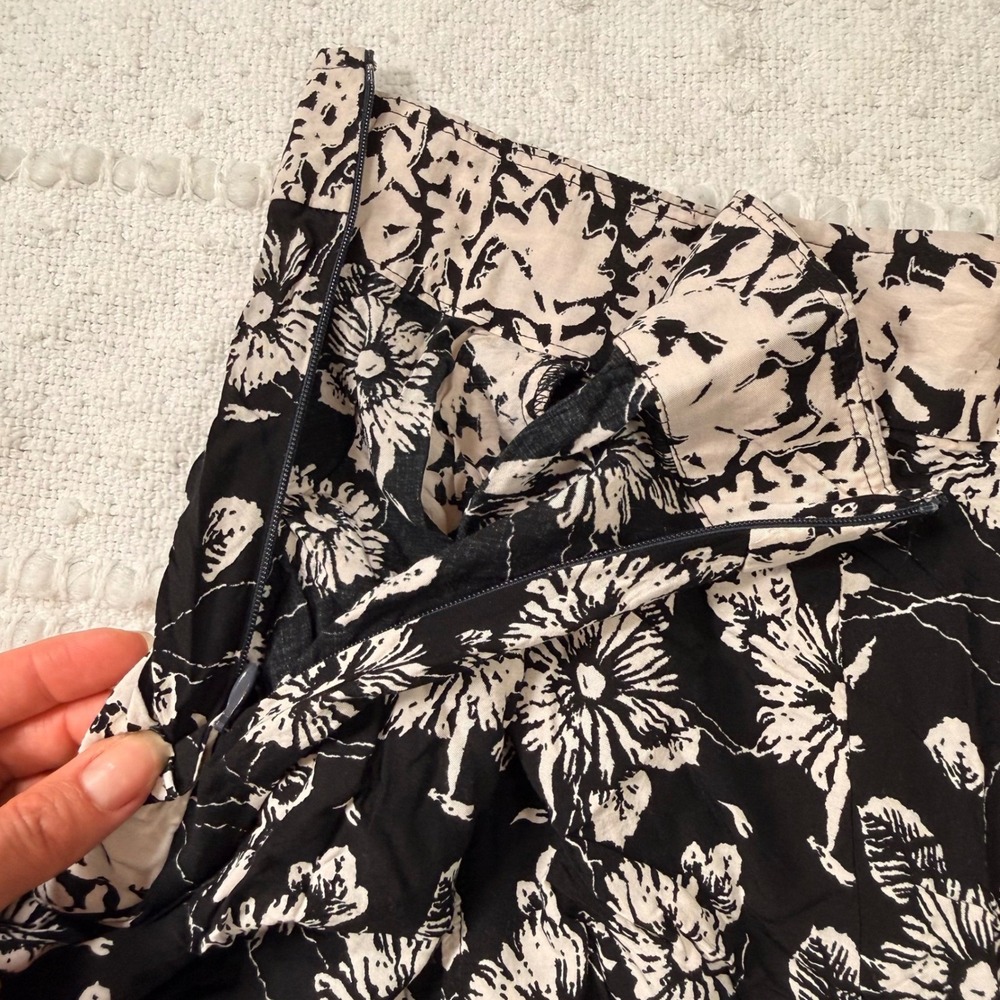 Free People Black White Floral Surplice Crop Top Boho Sleeveless Blouse Size 6 - Picture 8 of 8